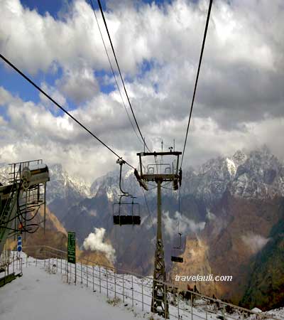 travel-auli-open-cable-chair-on-cloudy-day