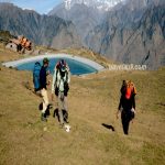 travel-auli-view-from-auli-lake-in-autumn