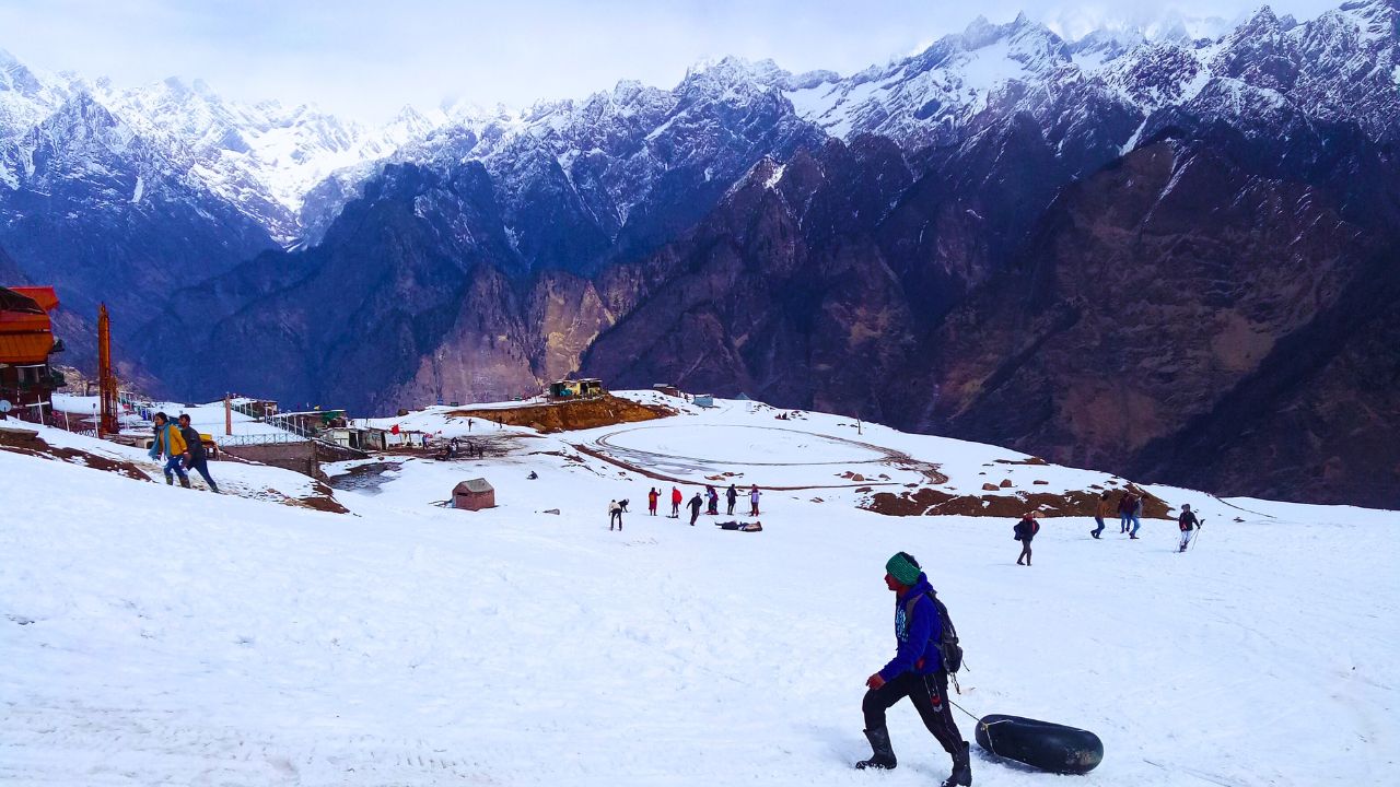 fun activities on the slopes of Auli during winters